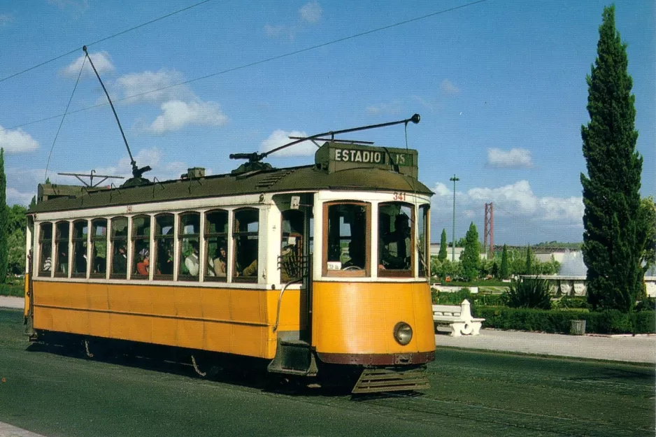 Postkarte: Lissabon Straßenbahnlinie 15E mit Triebwagen 341 nahe bei Palácio de Belém (1977)