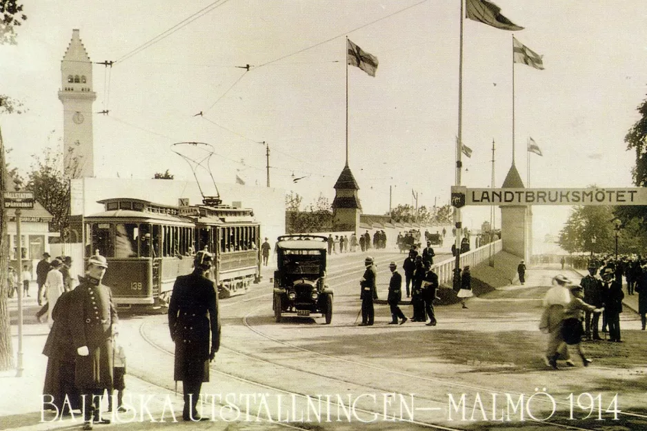 Postkarte: Malmö Veranstaltungslinie X2 mit Beiwagen 139 vor Utställningen (1914)