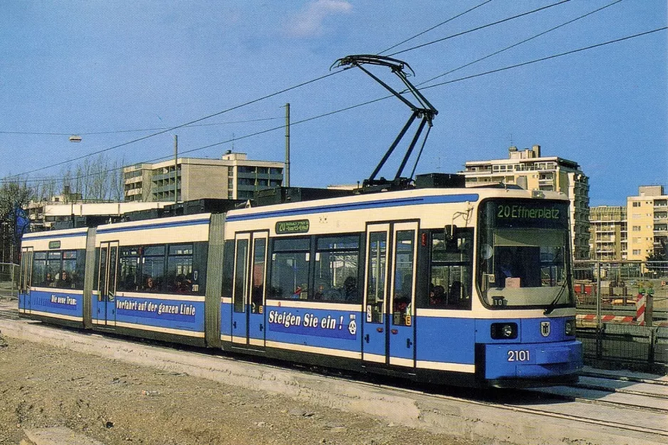 Postkarte: München Straßenbahnlinie 20 mit Niederflurgelenkwagen 2101 am Hanauer Str. (1995)