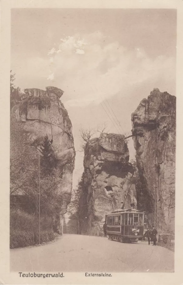 Postkarte: Paderborn Regionallinie mit Triebwagen 25nah Externsteine (1930)