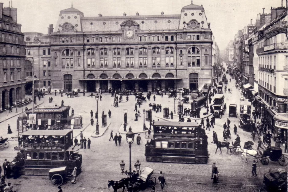 Postkarte: Paris vor La Gare St Lazare (1900)