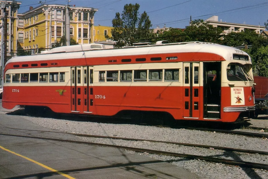 Postkarte: San Francisco E-Embarcadero Steetcar mit Triebwagen 1704nah Church & Duboce (1985)