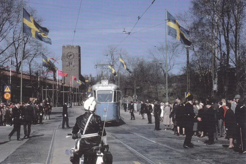 Postkarte: Stockholm Straßenbahnlinie 10 mit Triebwagen 449 auf Lidingövägen (1966)