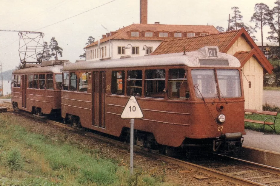 Postkarte: Stockholm Straßenbahnlinie 21 Lidingöbanan mit Beiwagen 27 am Gåshaga (1967)