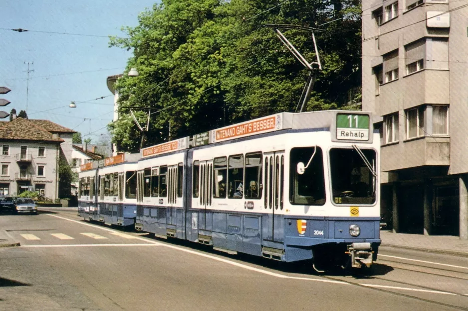 Postkarte: Zürich Straßenbahnlinie 11 mit Gelenkwagen 2044 auf Stampfenbachstrasse (1981)