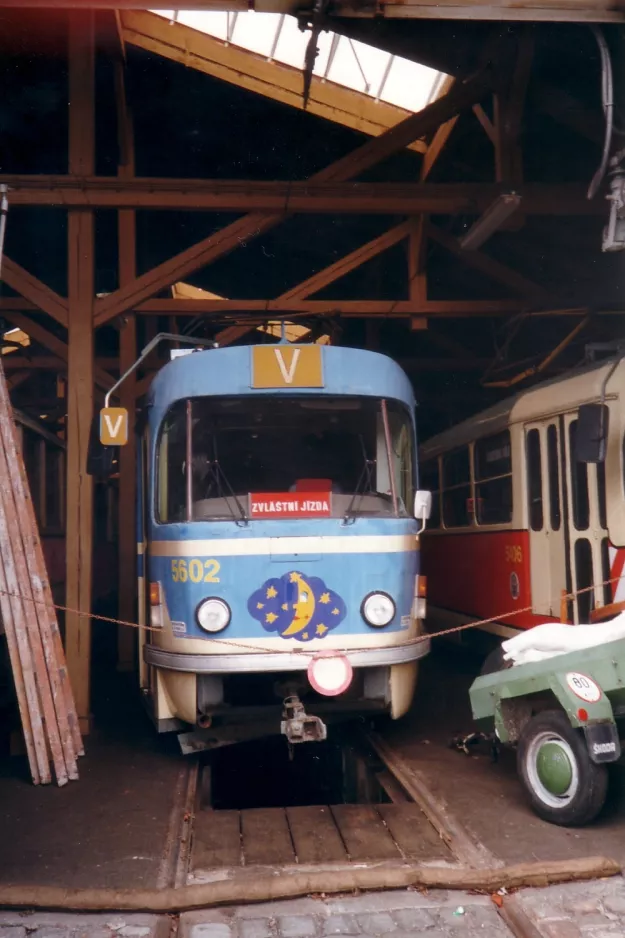 Prag Museumswagen 5602 innen Vozovna Střešovise (2001)