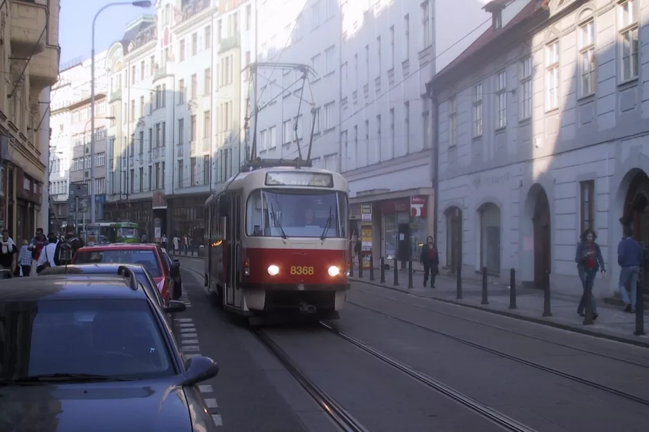 Prag Straßenbahnlinie 21 mit Triebwagen 8368 auf Spálená (2005)