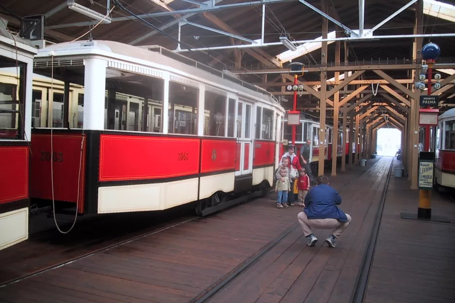 Prag Triebwagen 3063 im Muzeum Městské Hromadné Dopravy (2005)