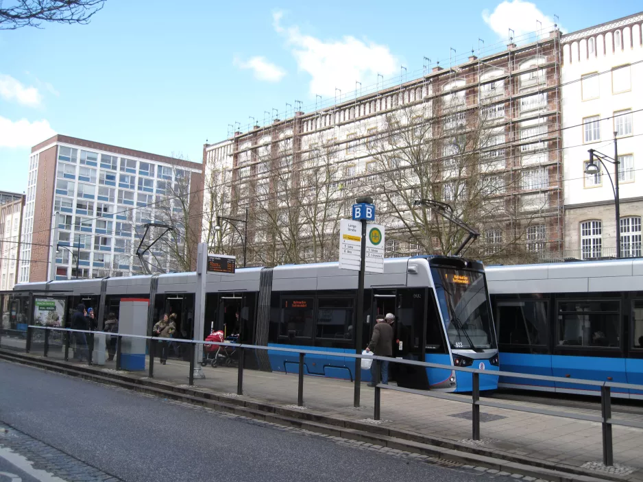 Rostock Straßenbahnlinie 1 mit Niederflurgelenkwagen 603 am Lange Str. (2015)