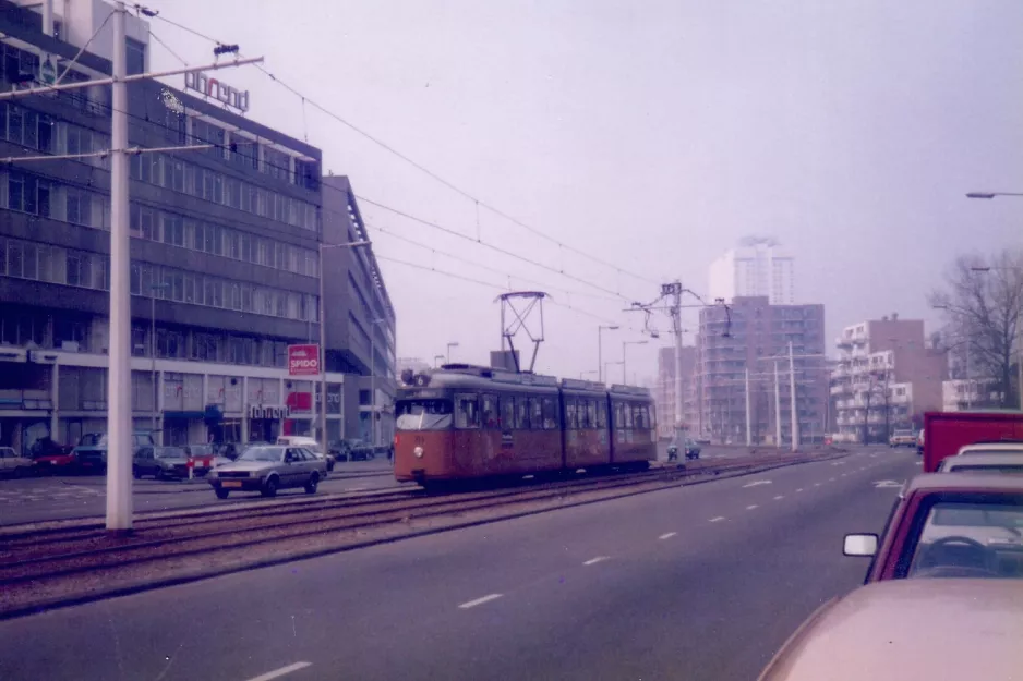 Rotterdam Straßenbahnlinie 6 mit Gelenkwagen 1373 nahe bei Vasteland (1987)