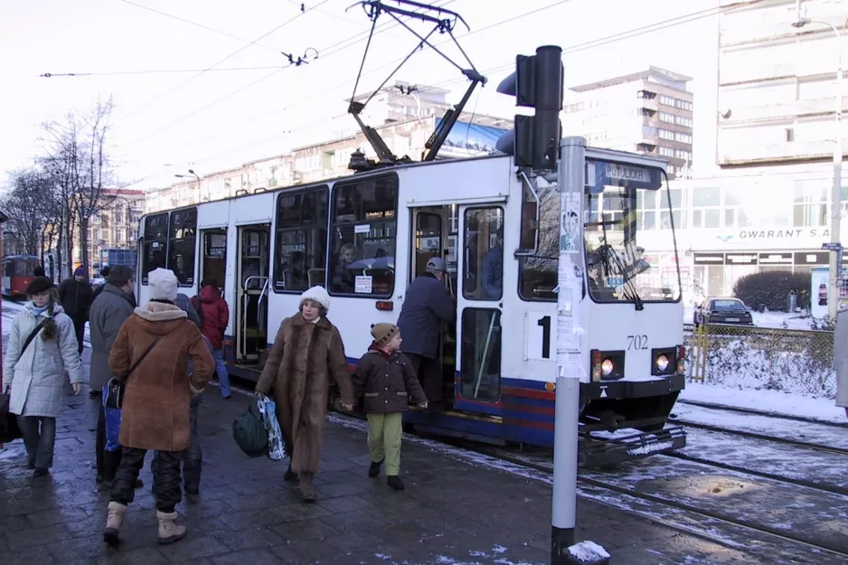 Stettin Straßenbahnlinie 1 mit Triebwagen 702 am Plac Rodła (2003)