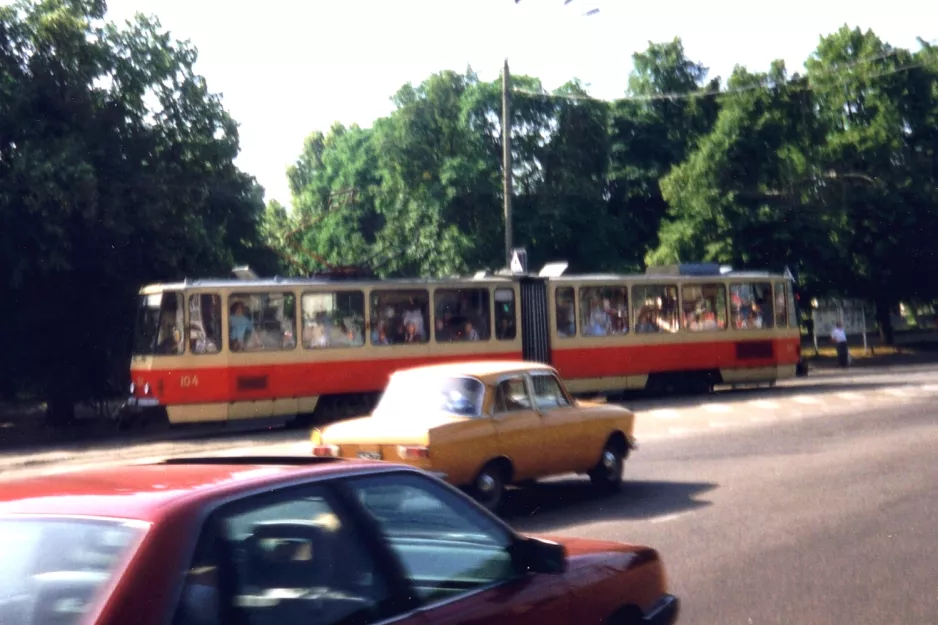 Tallinn Straßenbahnlinie 4 mit Gelenkwagen 104nah Viru (1992)