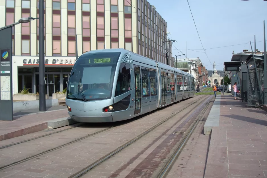 Valenciennes Straßenbahnlinie T1 mit Niederflurgelenkwagen 21 am Clemenceau (2010)