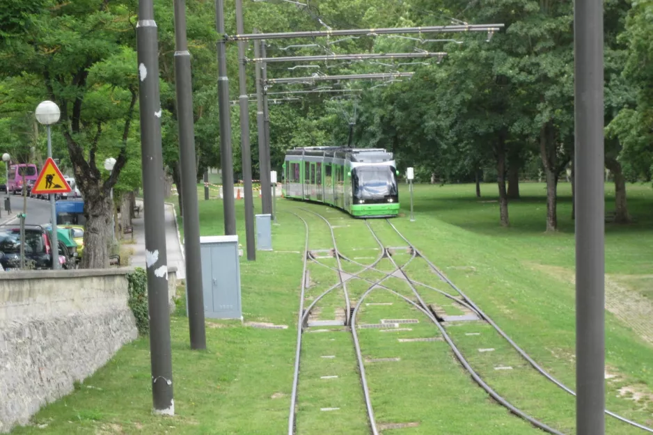 Vitoria-Gasteiz Straßenbahnlinie T2 am Abetxuko (2012)