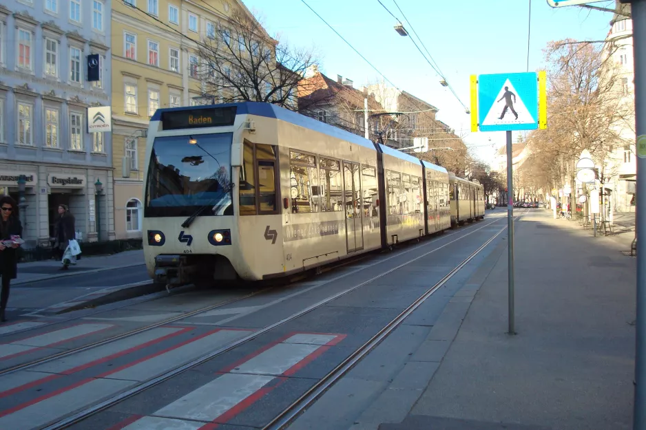 Wien Regionallinie 515 - Badner Bahn mit Niederflurgelenkwagen 404 am Mayerhofgasse (2014)