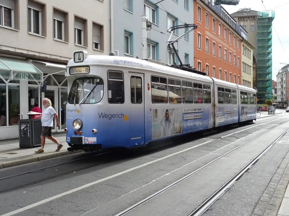 Würzburg Straßenbahnlinie 4 mit Gelenkwagen 236 am Rathaus (2024)