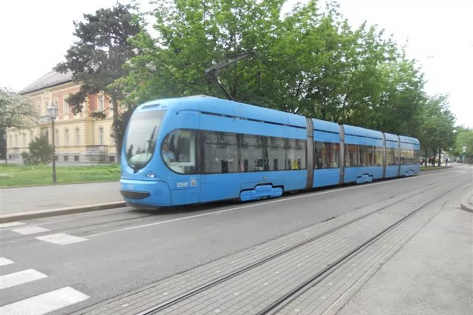 Zagreb Niederflurgelenkwagen 2247nah Grškovićeva (2013)