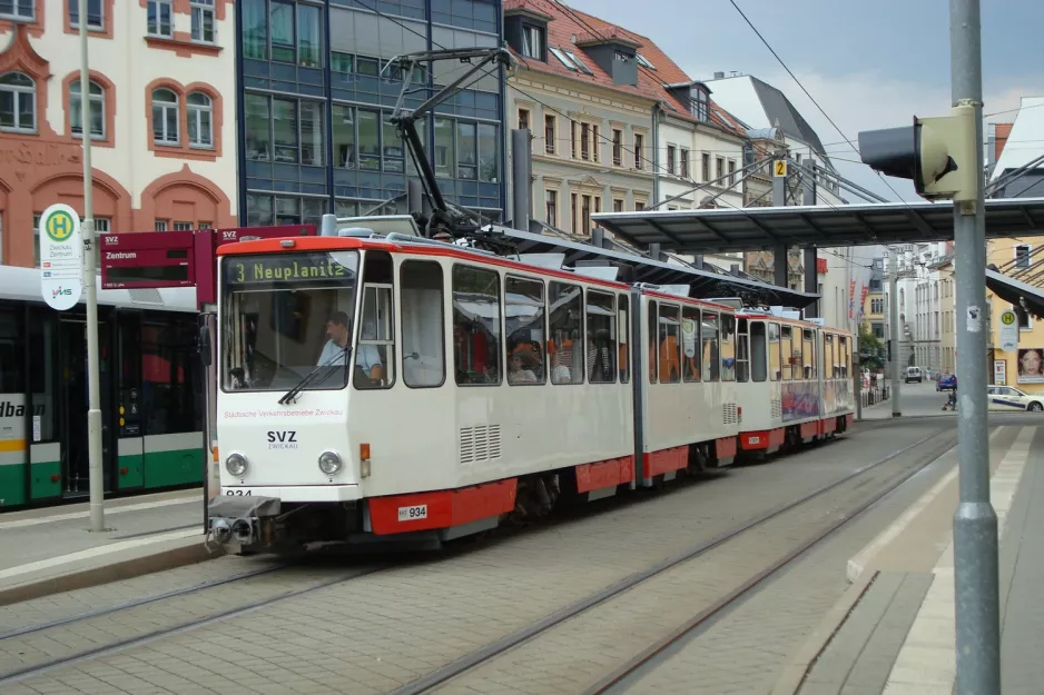 Zwickau Straßenbahnlinie 3 mit Gelenkwagen 934 am Zentrum (2008)