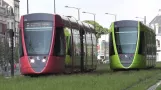 Straßenbahnen am Hauptbahnhof in Reims
