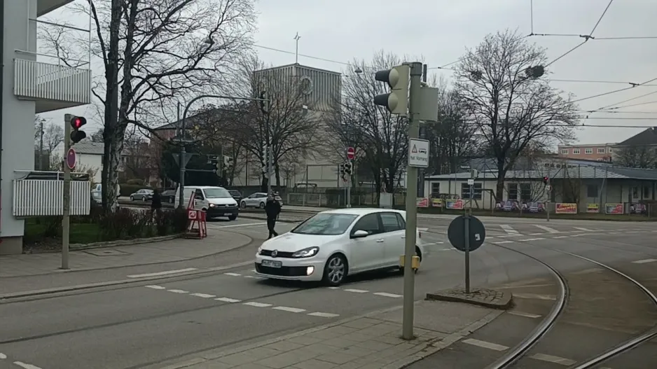 18er wird rückwärts auf dem Gleisdreieck Lautensachstraße gewendet