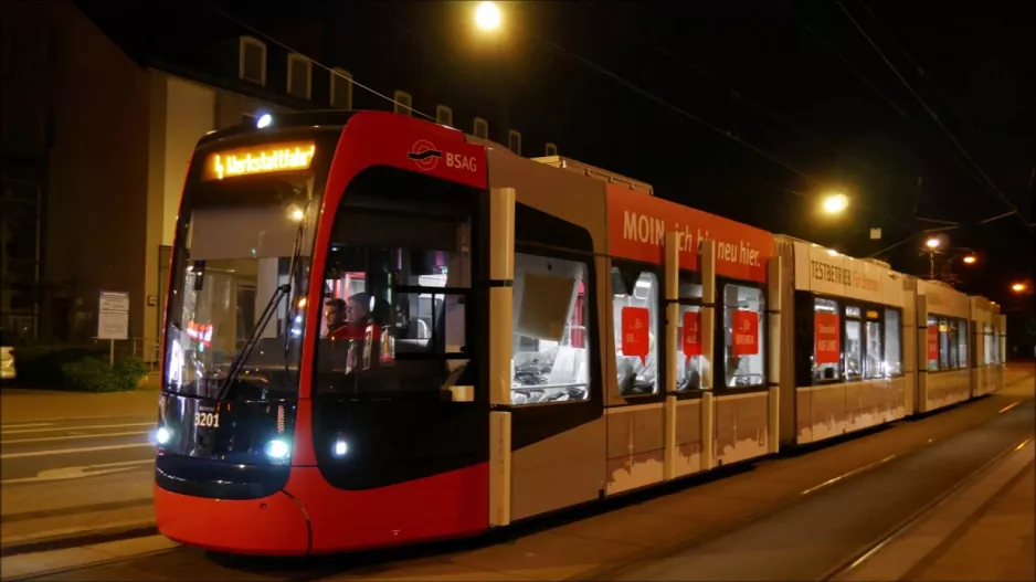 Bremens neue Straßenbahn auf Testfahrt: GT8N-2 3201 an Kirchbachstraße (2020)