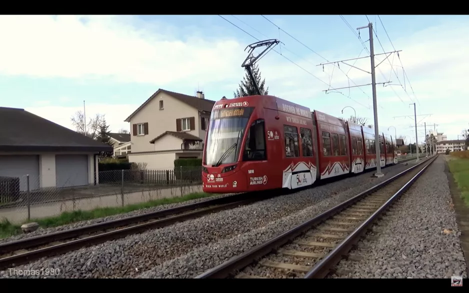 Kleiner Bahnübergang bei Muttenz, Basel-Landschaft, Schweiz (2017)