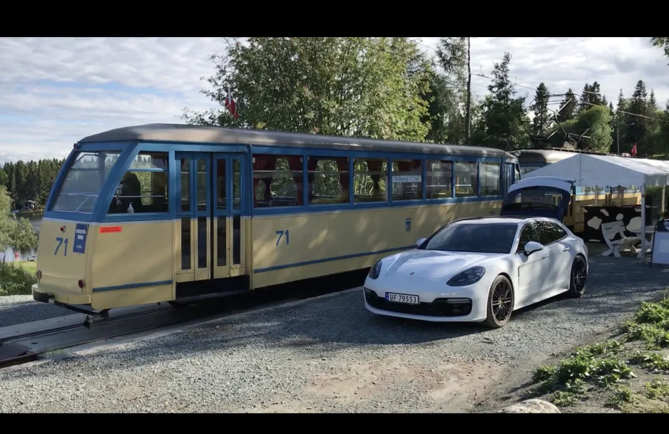 Lian – Das Food-Straßenbahn ist für heute fertig und kehrt ins Depot zurück