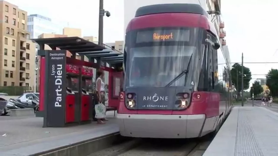 „Rhônexpress“ Express-Transitzug. Lyon↔ Flughafen Saint-Exupéry