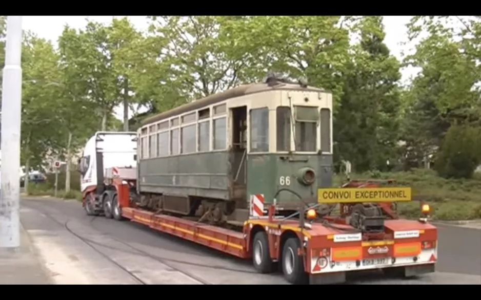 Rückkehr einer alten Straßenbahn nach Genf 20.05.2010.wmv