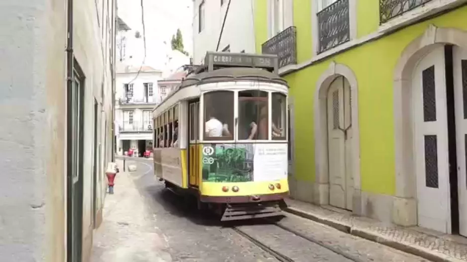 Schöne alte Straßenbahnen in Lissabon, Portugal