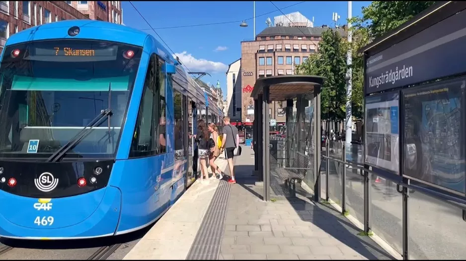 Schweden, Stockholm: Fahren Sie im Juni mit der Straßenbahn 7 / Strandvägen und Djurgården View.