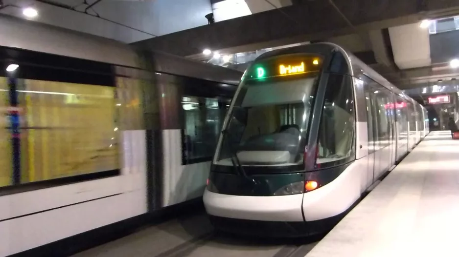 Straßenbahn und BRT in Straßburg 7.12.2013.