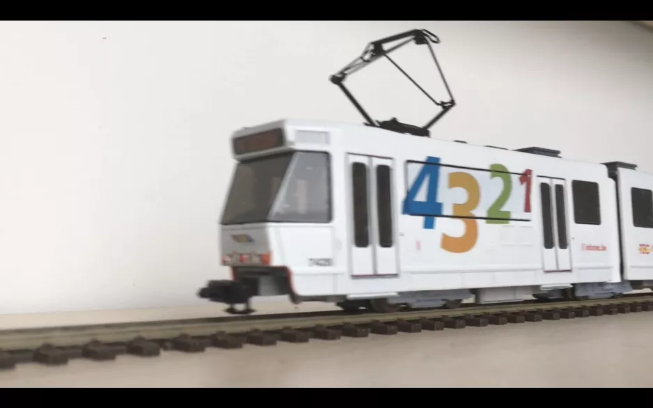 TEC BN-tram Charleroi in H0 - 4-3-2-1: Le Métro se coupe en 4