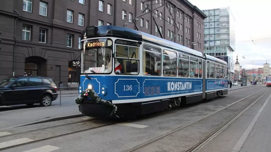 Weihnachtsstraßenbahn in Tallinn (2017)